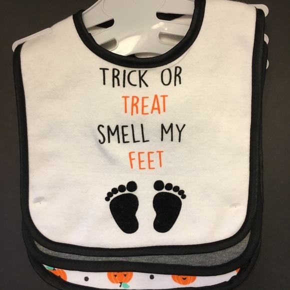 3/$20 💞NWOT 3 Pack Modern Baby Halloween Bibs - Picture 1 of 5